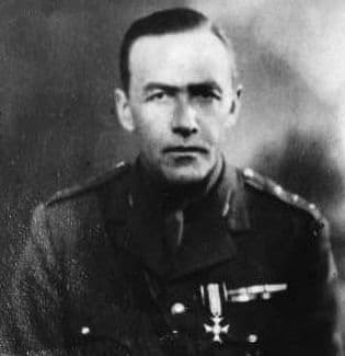 Bronisław Przyłuski w mundurze oficerskim z Krzyżem Virtuti Militari